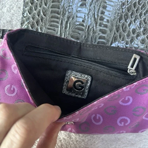 Gorgeous Guess Y2K Wristlet Handbag Clutch Metal Hardware - Picture 4 of 4